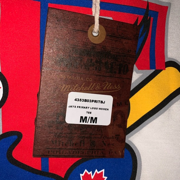 Toronto Blue Jays primary logo woman’s M tee shirt NWT - Picture 3 of 8